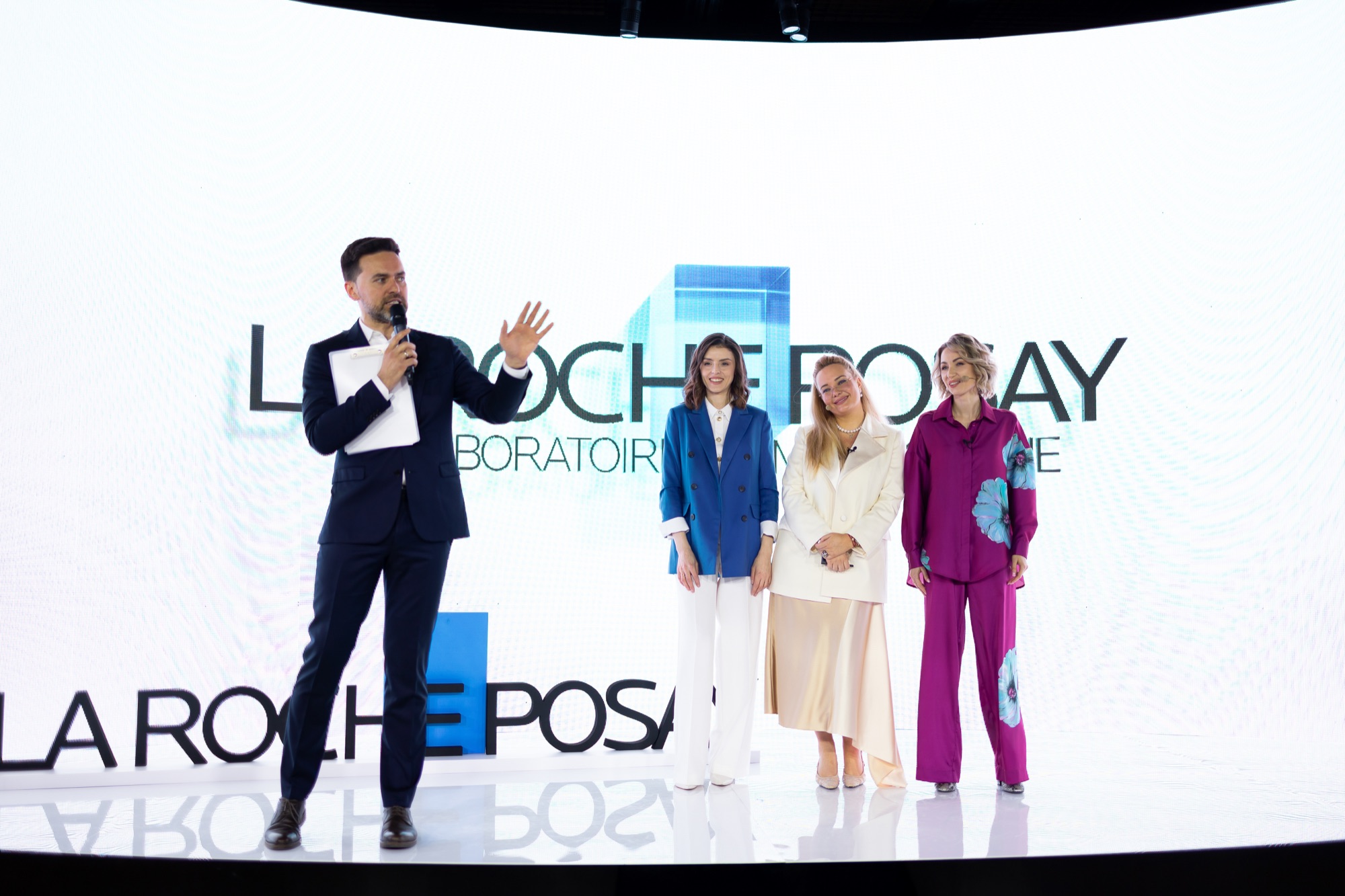 Immersive corridor installation — Vichy Collagen